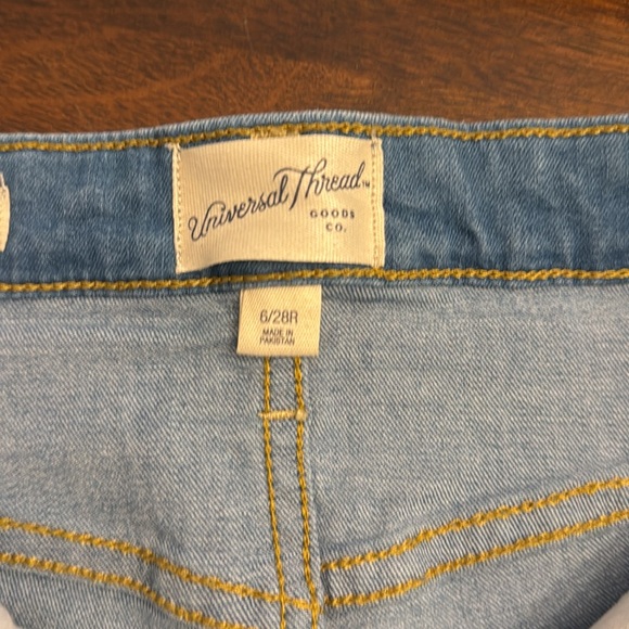 Universal Thread jeans. - Picture 3 of 4